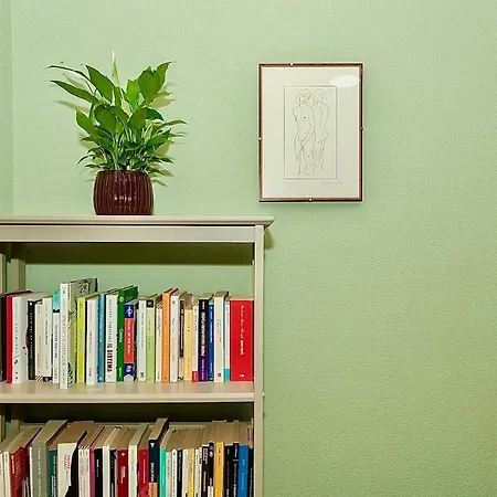 Cozy One-bedroom In Apartment Milan