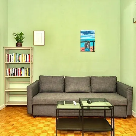 Cozy One-bedroom In Apartment *